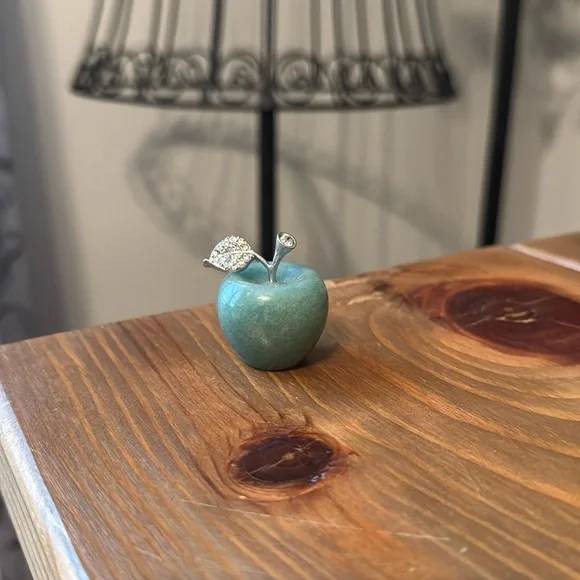Green Aventurine Crystal Apple - Picture 1 of 4